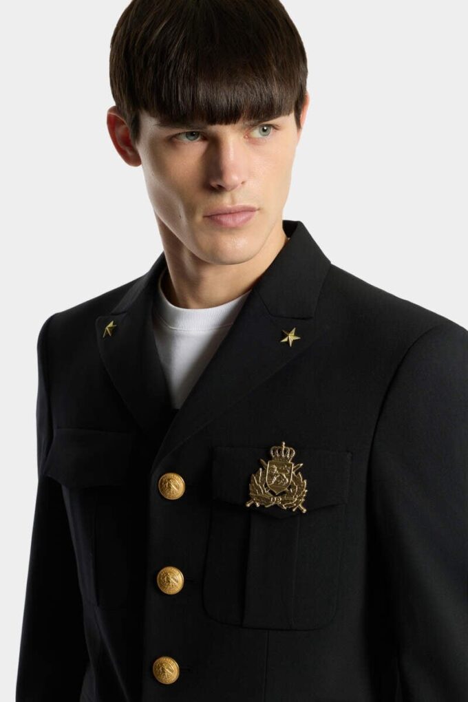 Blazer militar de botonadura sencilla Blazer militar de botonadura sencilla