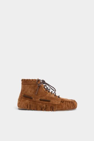 Botas con cordones, trenzas y abalorios