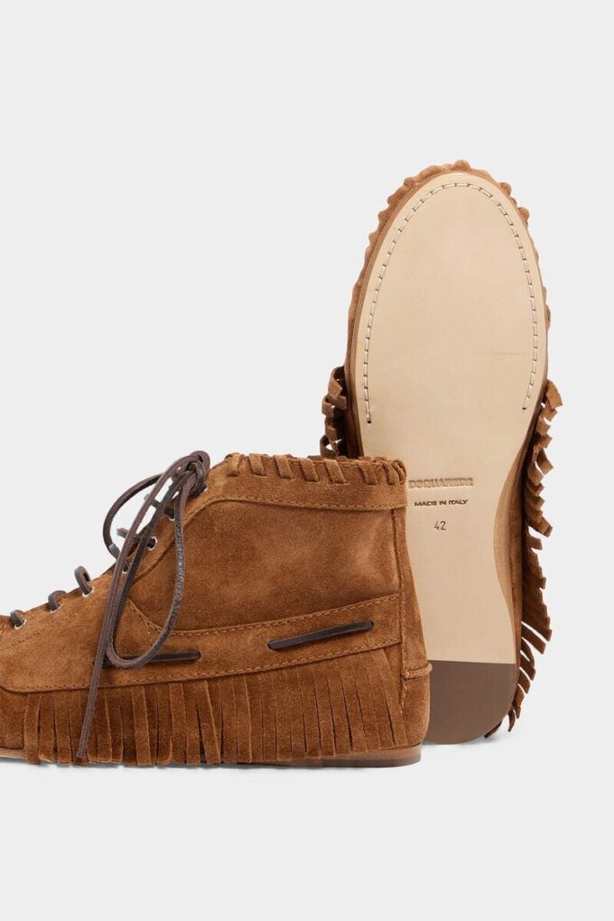Botas con cordones, trenzas y abalorios Botas con cordones, trenzas y abalorios
