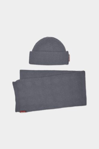 Bufanda de punto, gorro y caja de regalo