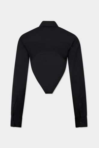Camisa con corte profundo