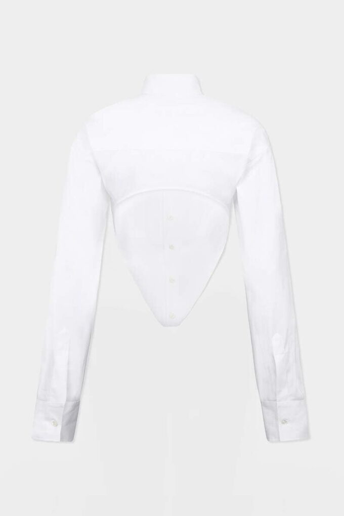 Camisa con corte profundo Camisa con corte profundo