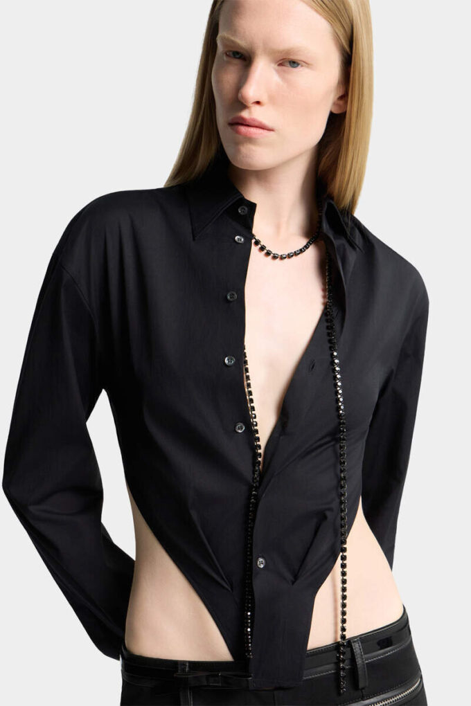 Camisa con corte profundo Camisa con corte profundo
