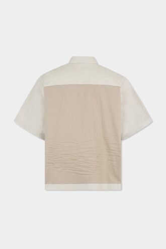 Camisa de manga corta con el revés a la vista
