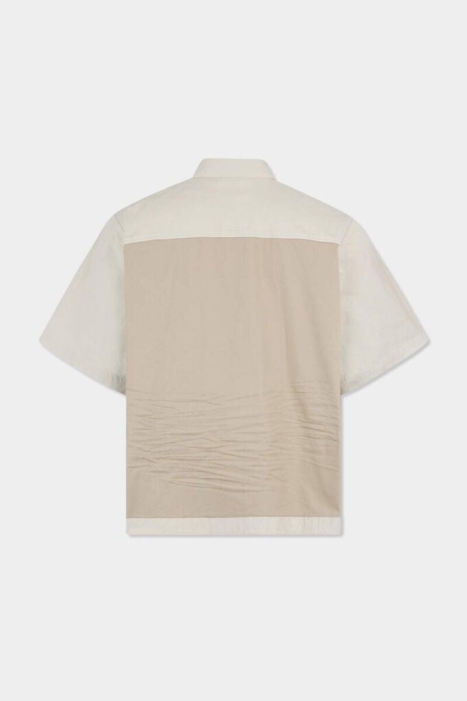 Camisa de manga corta con el revés a la vista Camisa de manga corta con el revés a la vista