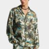 Camisas con cuello en V y estampado de monos Camisas con cuello en V y estampado de monos
