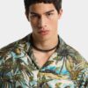 Camisas con cuello en V y estampado de monos Camisas con cuello en V y estampado de monos