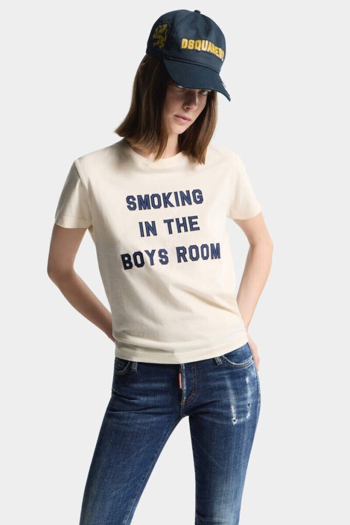 Camiseta con corte perfecto y efecto desgastado vintage Camiseta con corte perfecto y efecto desgastado vintage