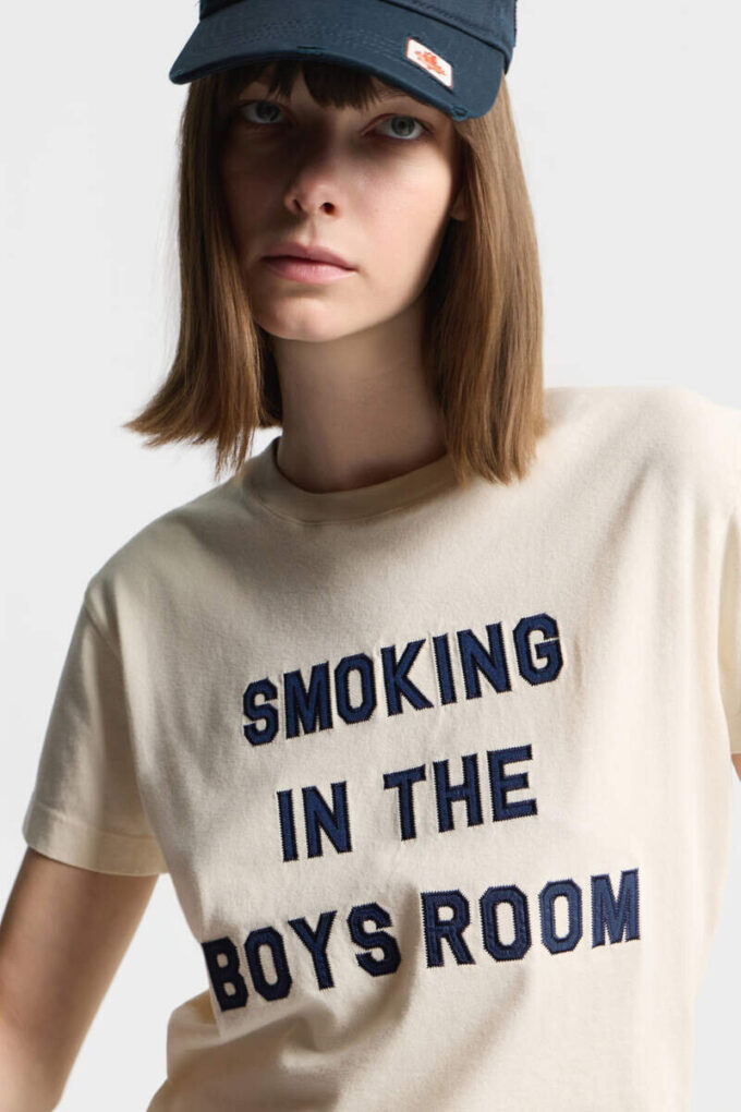 Camiseta con corte perfecto y efecto desgastado vintage Camiseta con corte perfecto y efecto desgastado vintage