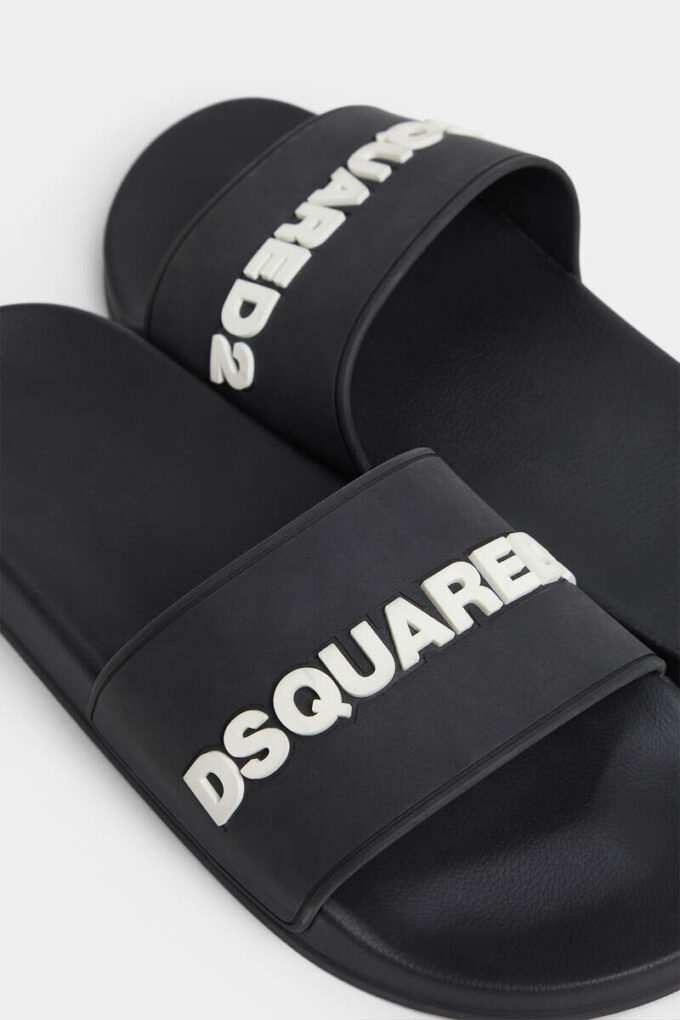 Chanclas con el logotipo de Dsquared2