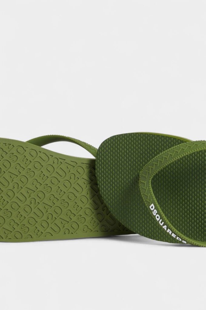 Chanclas con el logotipo de Dsquared2