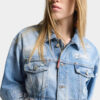 Chaqueta de vaqueros de corte cuadrado y lavado claro Chaqueta de vaqueros de corte cuadrado y lavado claro