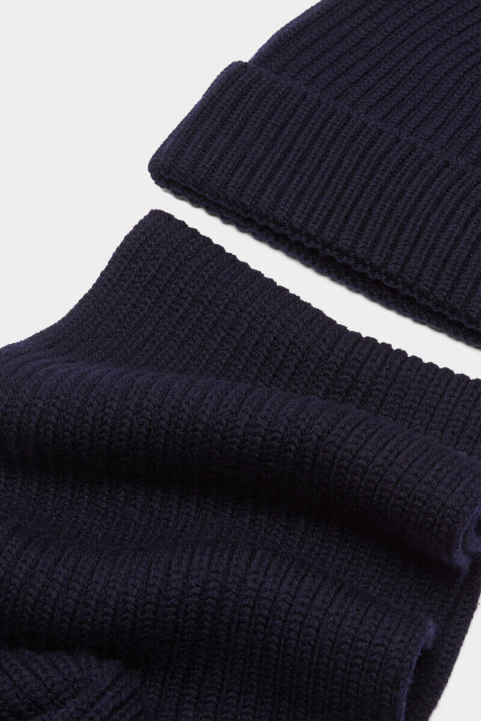 Conjunto de bufanda y gorro de punto cálido