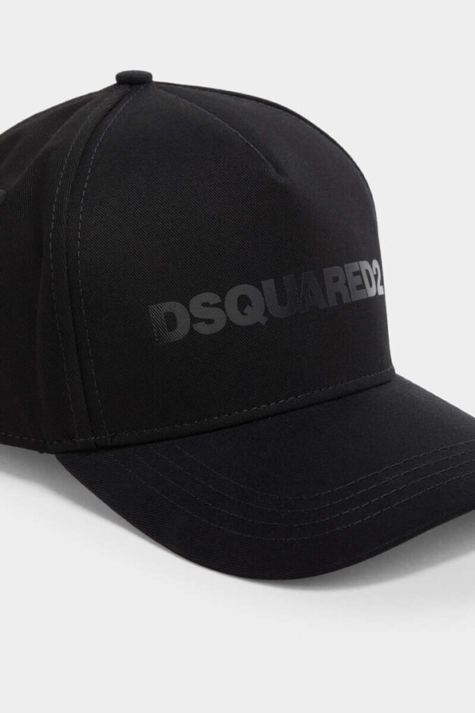 Gorra de béisbol en negro intenso