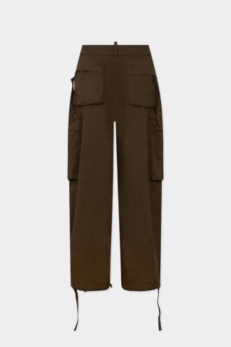 Pantalón cargo con múltiples bolsillos