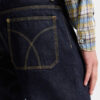 Pantalón sexy de los 70 en lavado oscuro Pantalón sexy de los 70 en lavado oscuro