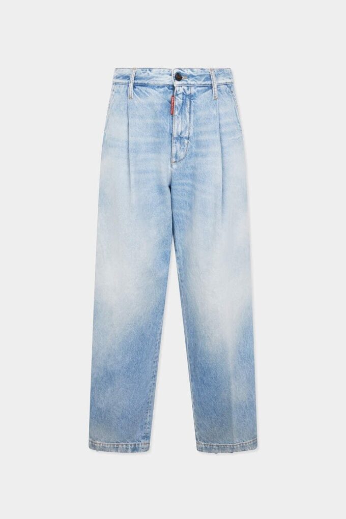 Pantalón vaquero de lavado claro y limpio con un pliegue Pantalón vaquero de lavado claro y limpio con un pliegue