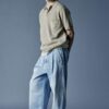 Pantalón vaquero de lavado claro y limpio con un pliegue Pantalón vaquero de lavado claro y limpio con un pliegue