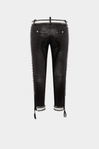 Pantalones moteros chic y rebeldes Pantalones moteros chic y rebeldes