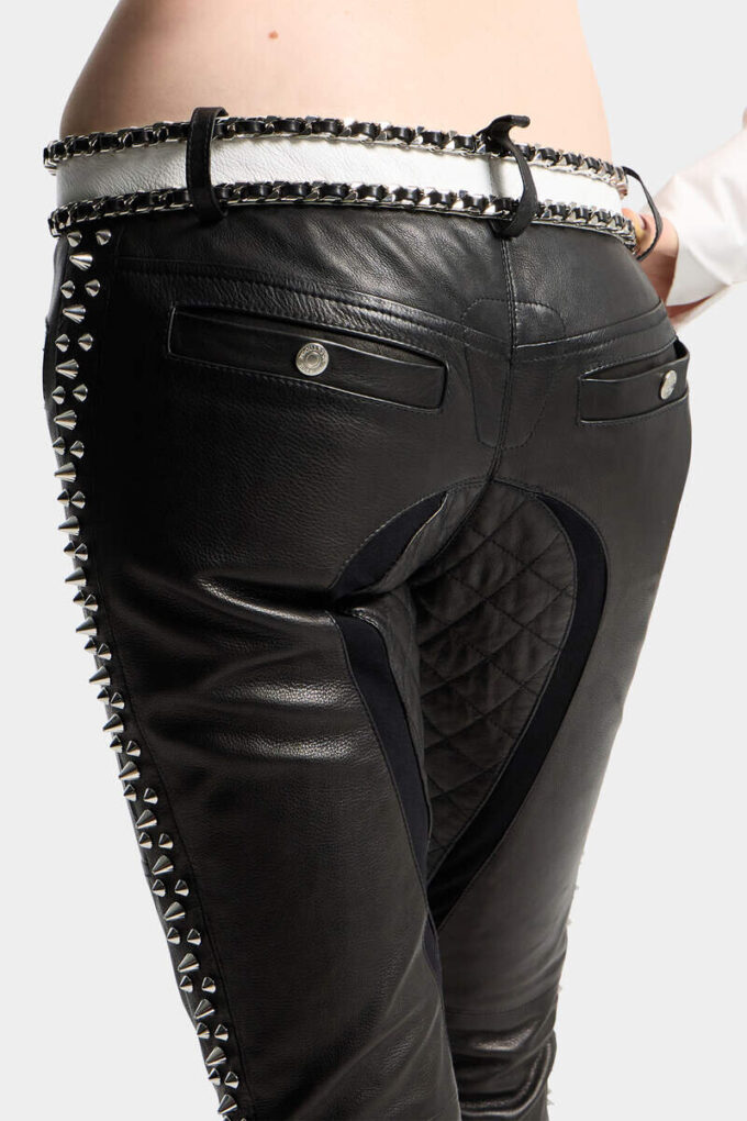 Pantalones moteros chic y rebeldes