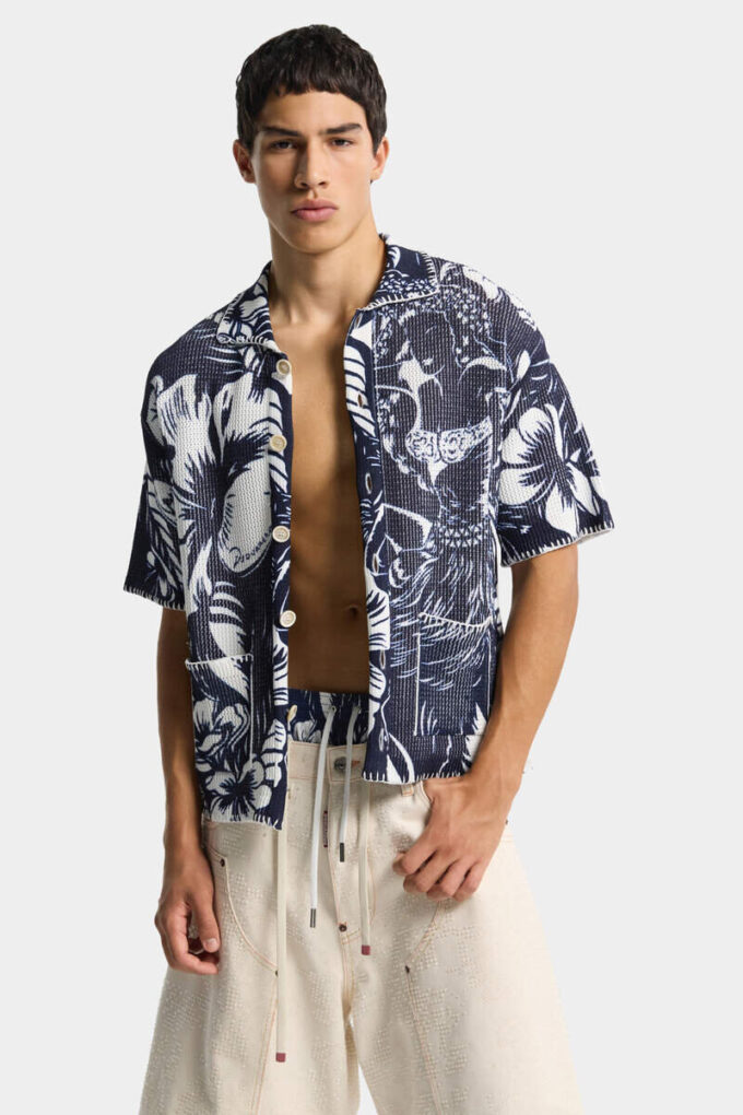 Polo de manga corta con estampado de flores danzantes en Pantalones Cortos Polo de manga corta con estampado de flores danzantes en Pantalones Cortos