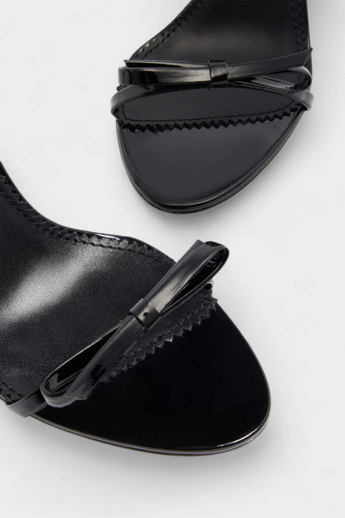 Sandalias con tacón y lazo Sandalias con tacón y lazo