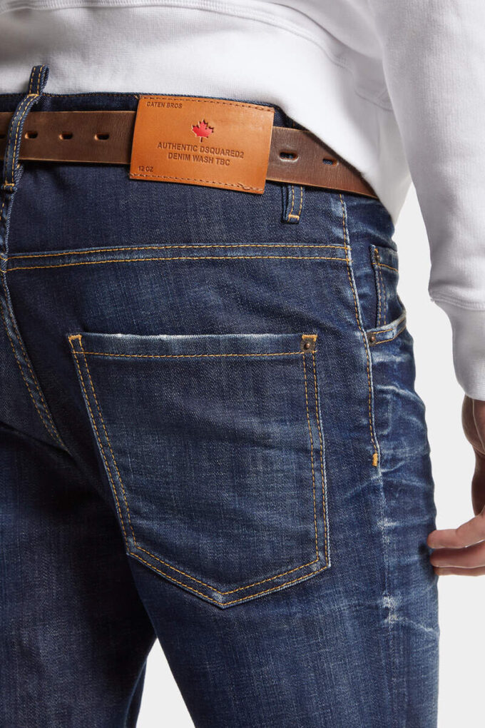 Vaqueros Skater Jean con lavado oscuro limpio Vaqueros Skater Jean con lavado oscuro limpio