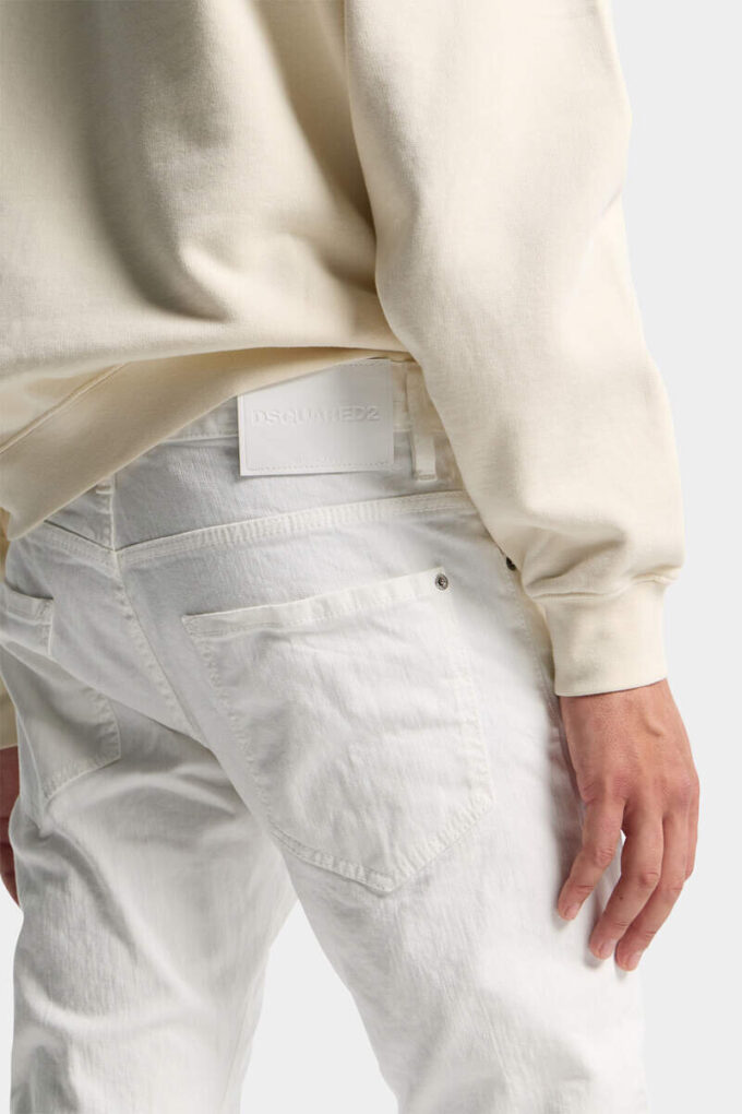 Vaqueros slim twist teñidos en prenda Vaqueros slim twist teñidos en prenda